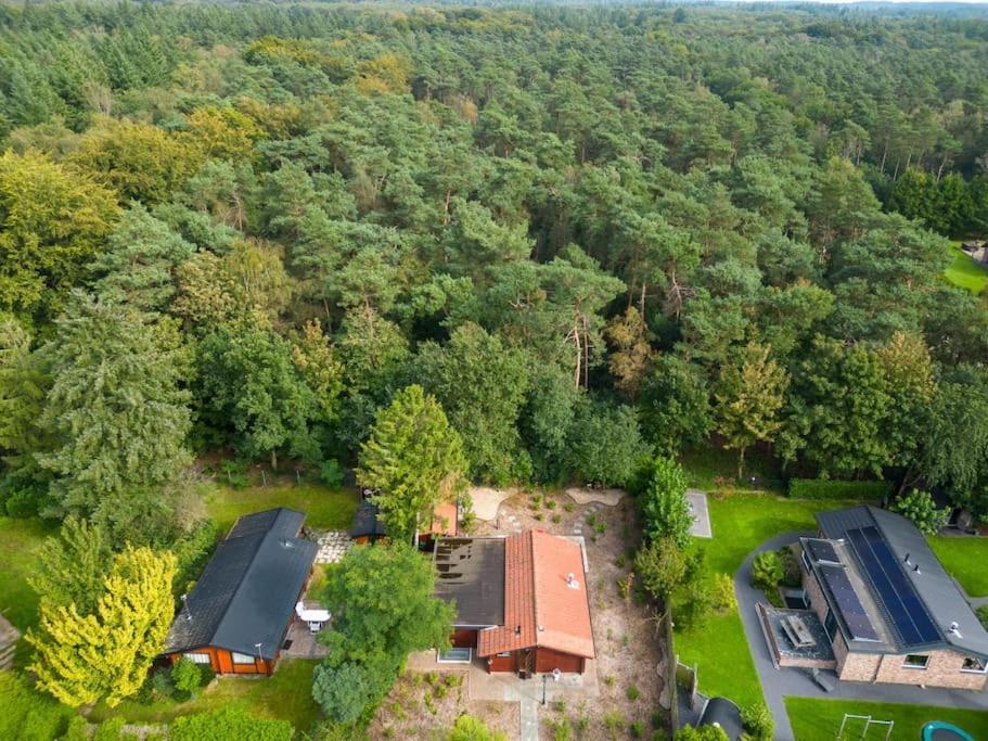 Spacious Wooden Cottage With Infra-Red Sauna At Veluwe プッテン エクステリア 写真