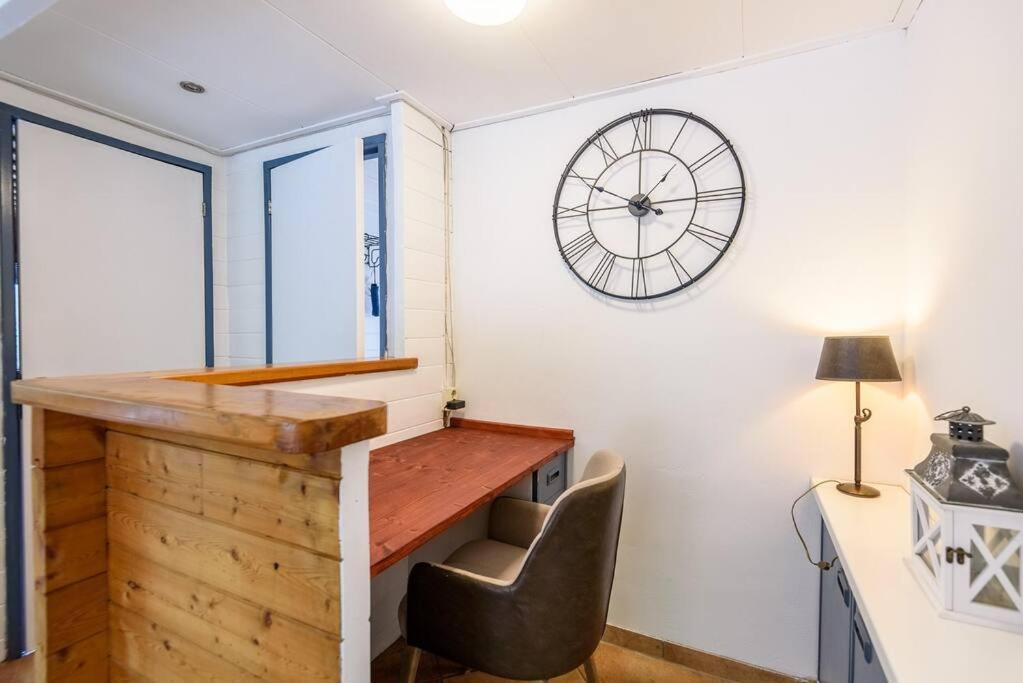 Spacious Wooden Cottage With Infra-Red Sauna At Veluwe プッテン エクステリア 写真