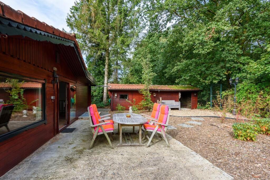 Spacious Wooden Cottage With Infra-Red Sauna At Veluwe プッテン エクステリア 写真