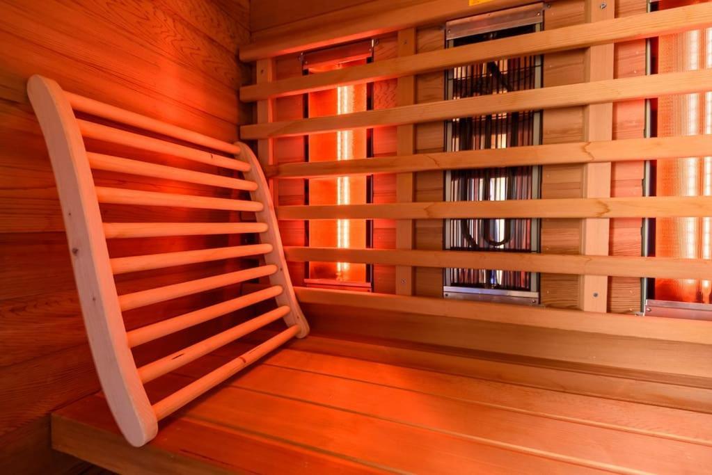 Spacious Wooden Cottage With Infra-Red Sauna At Veluwe プッテン エクステリア 写真