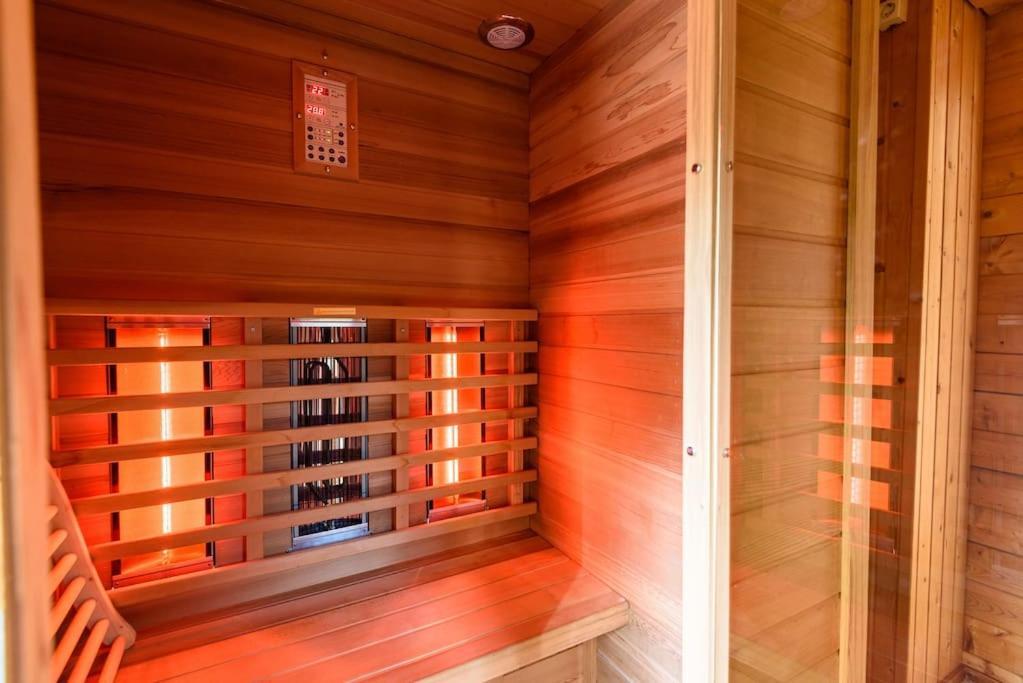 Spacious Wooden Cottage With Infra-Red Sauna At Veluwe プッテン エクステリア 写真