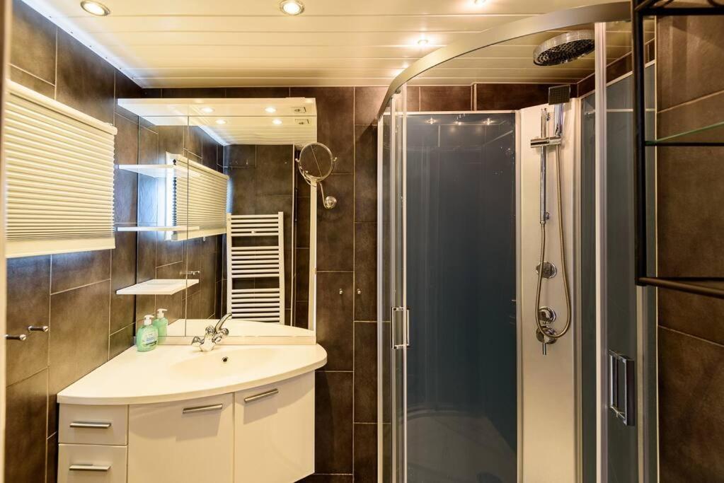Spacious Wooden Cottage With Infra-Red Sauna At Veluwe プッテン エクステリア 写真