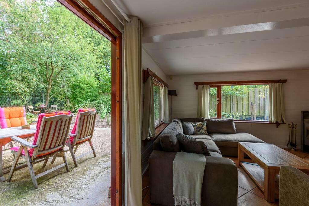 Spacious Wooden Cottage With Infra-Red Sauna At Veluwe プッテン エクステリア 写真