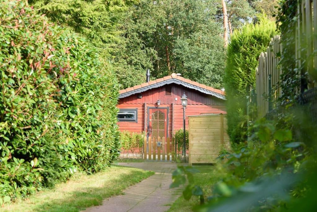 Spacious Wooden Cottage With Infra-Red Sauna At Veluwe プッテン エクステリア 写真