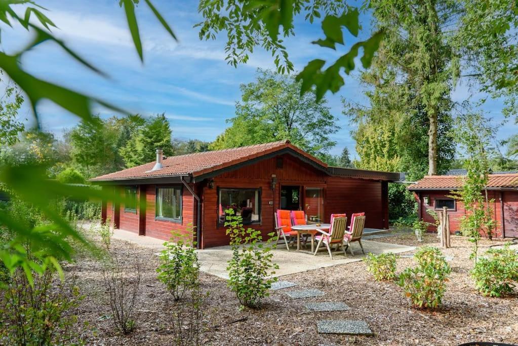 Spacious Wooden Cottage With Infra-Red Sauna At Veluwe プッテン エクステリア 写真