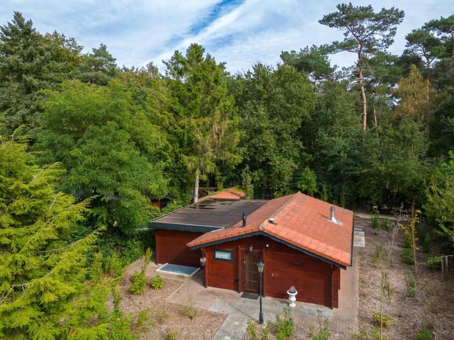 Spacious Wooden Cottage With Infra-Red Sauna At Veluwe プッテン エクステリア 写真