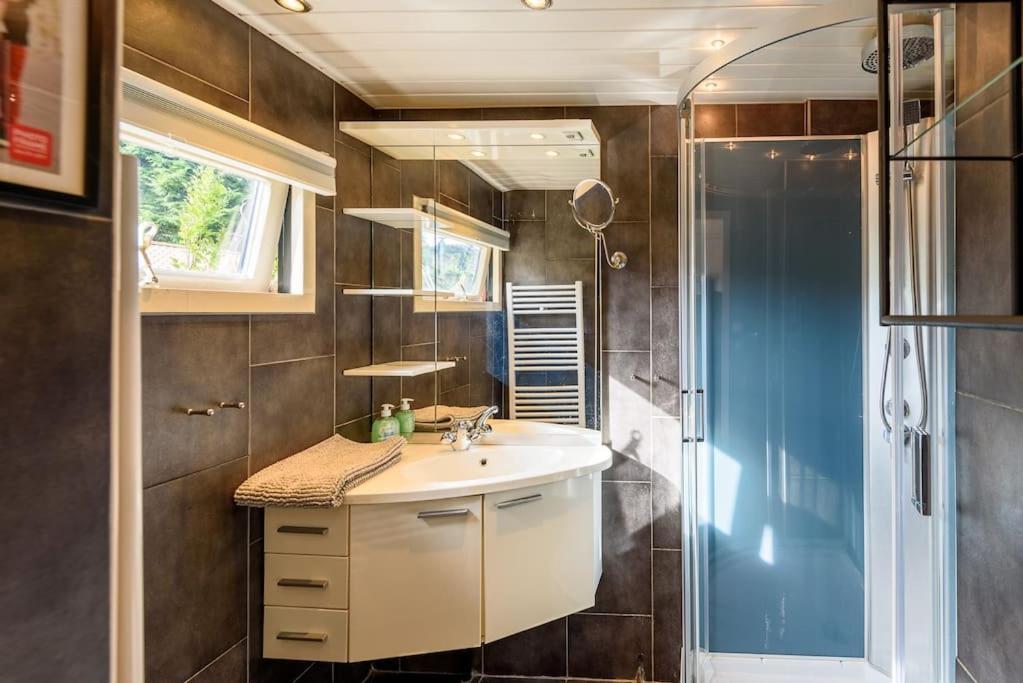 Spacious Wooden Cottage With Infra-Red Sauna At Veluwe プッテン エクステリア 写真